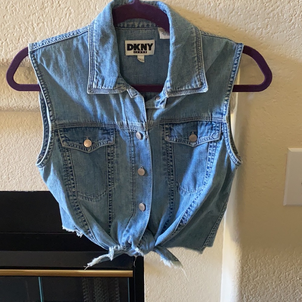 DKNY VINTAGE DENIM SLEEVELESS TOP. BLOUSE OR VEST